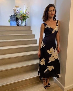 Olga Kurylenko feet photo thumbnail