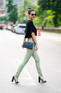 Victoria Justice feet photo thumbnail