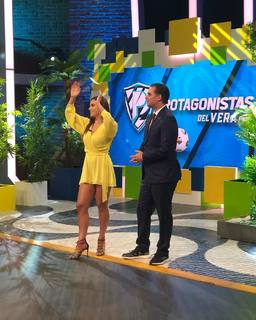 Tania Rincón feet photo thumbnail