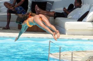 Izabel Goulart feet photo thumbnail