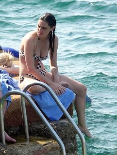 Phoebe Tonkin feet photo thumbnail