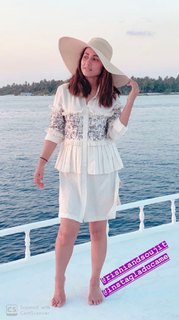 Hina Khan feet photo thumbnail