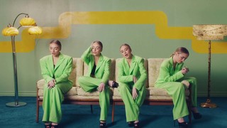 Sabrina Carpenter feet photo thumbnail