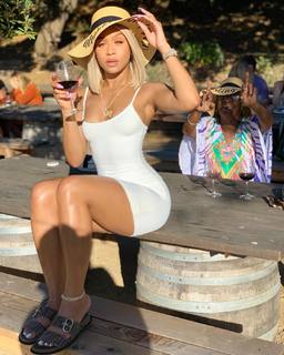 Jilly Anais feet photo thumbnail