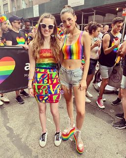 Victoria Justice feet photo thumbnail