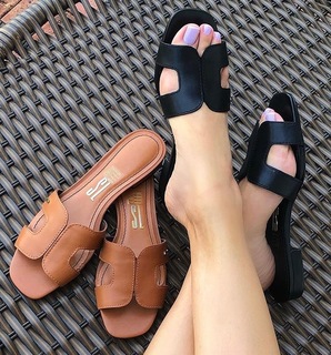 Cláudia Citroni feet photo thumbnail