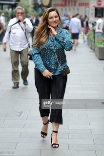 Kelly Brook feet photo thumbnail