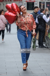 Kelly Brook feet photo thumbnail