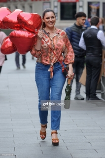 Kelly Brook feet photo thumbnail