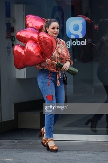 Kelly Brook feet photo thumbnail