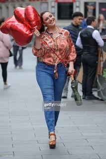 Kelly Brook feet photo thumbnail
