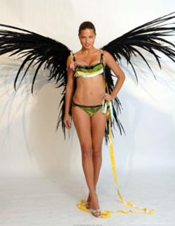 Adriana Lima feet photo thumbnail