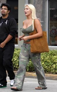 Brooke Hogan feet photo thumbnail