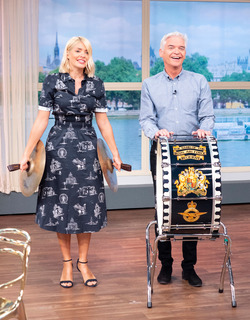 Holly Willoughby feet photo thumbnail