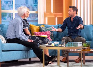 Holly Willoughby feet photo thumbnail