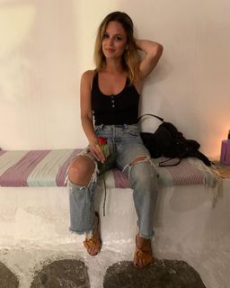 Rachel Bilson feet photo thumbnail