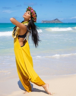 Nicole Scherzinger feet photo thumbnail
