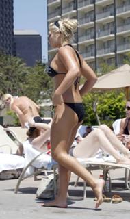 Brooke Hogan feet photo thumbnail