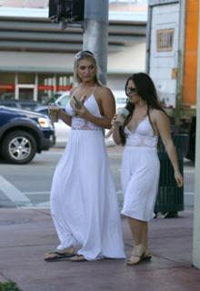 Brooke Hogan feet photo thumbnail