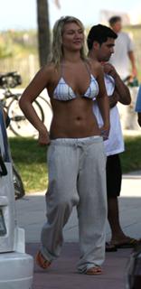 Brooke Hogan feet photo thumbnail