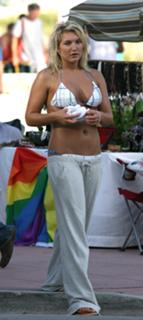 Brooke Hogan feet photo thumbnail