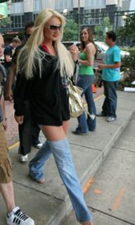 Brooke Hogan feet photo thumbnail