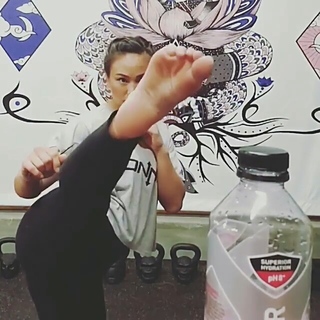 Michelle Waterson feet photo thumbnail