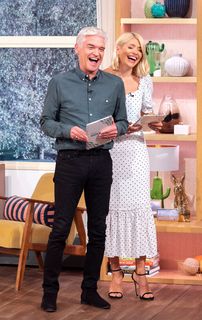 Holly Willoughby feet photo thumbnail