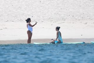 Selena Gomez feet photo thumbnail