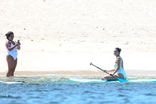 Selena Gomez feet photo thumbnail