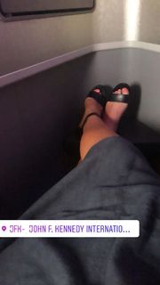 Claudia Romani feet photo thumbnail