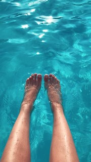 Valentina Vignali feet photo thumbnail
