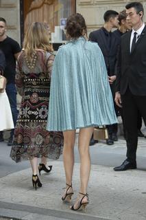 Shailene Woodley feet photo thumbnail