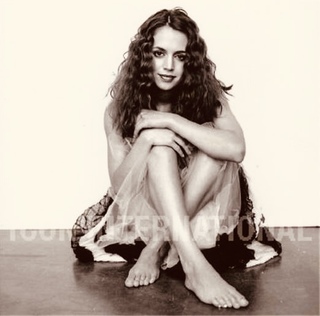Eliza Dushku feet photo thumbnail