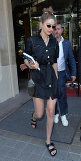 Gigi Hadid feet photo thumbnail