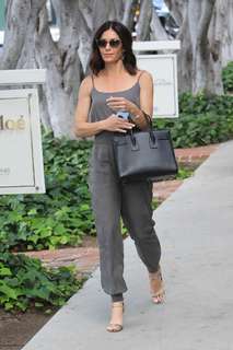 Abigail Spencer feet photo thumbnail