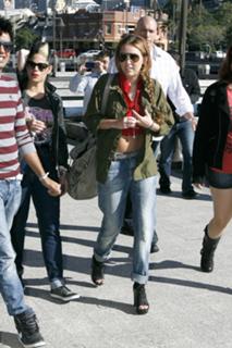 Miley Cyrus feet photo thumbnail
