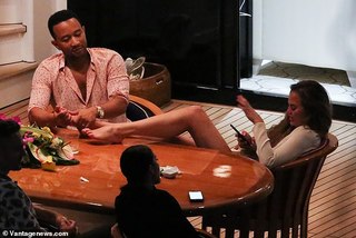Chrissy Teigen feet photo thumbnail