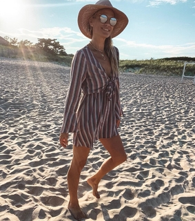 Molly Sims feet photo thumbnail