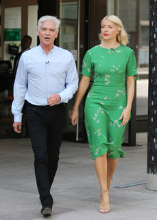 Holly Willoughby feet photo thumbnail