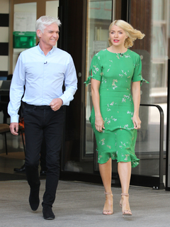 Holly Willoughby feet photo thumbnail
