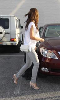 Audrina Patridge feet photo thumbnail