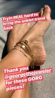 Sarah Hyland feet photo thumbnail