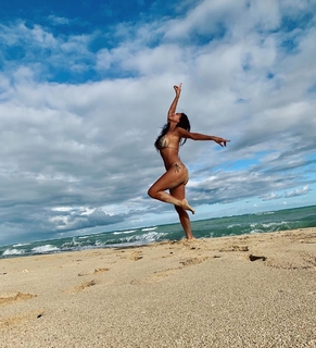 Nicole Scherzinger feet photo thumbnail