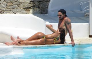 Izabel Goulart feet photo thumbnail