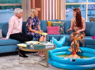 Holly Willoughby feet photo thumbnail