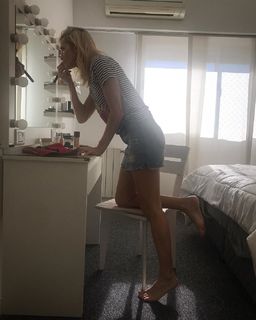 Julieta Prandi feet photo thumbnail