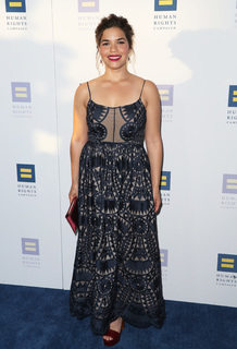 America Ferrera feet photo thumbnail