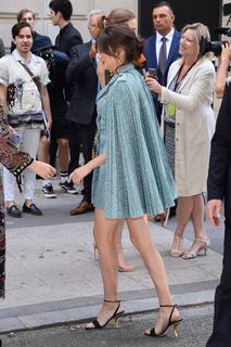 Shailene Woodley feet photo thumbnail