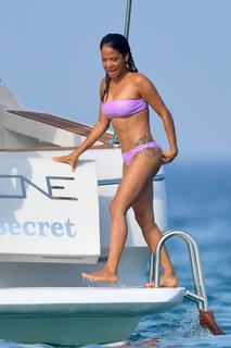 Christina Milian feet photo thumbnail